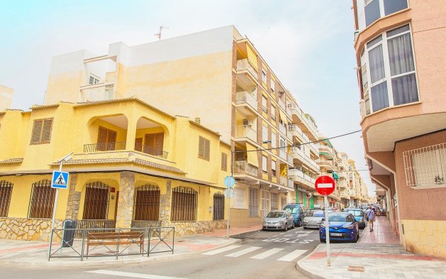 Resale - Apartment / flat - Torrevieja - Playa del Cura