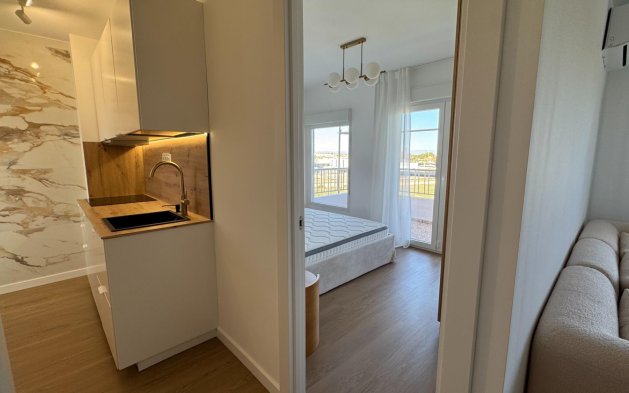 Resale - Apartment / flat - Torrevieja - Punta Prima