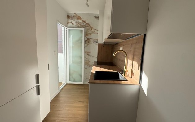 Resale - Apartment / flat - Torrevieja - Punta Prima