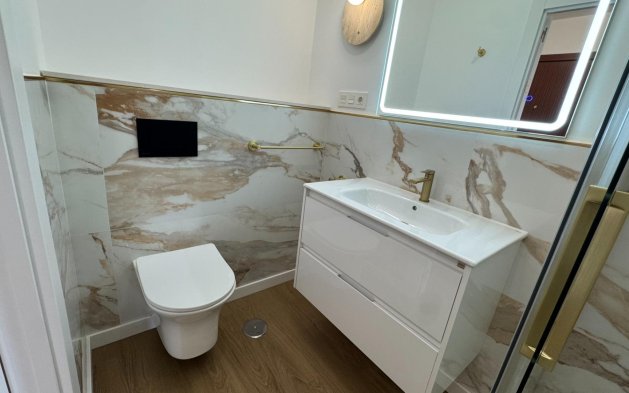 Resale - Apartment / flat - Torrevieja - Punta Prima