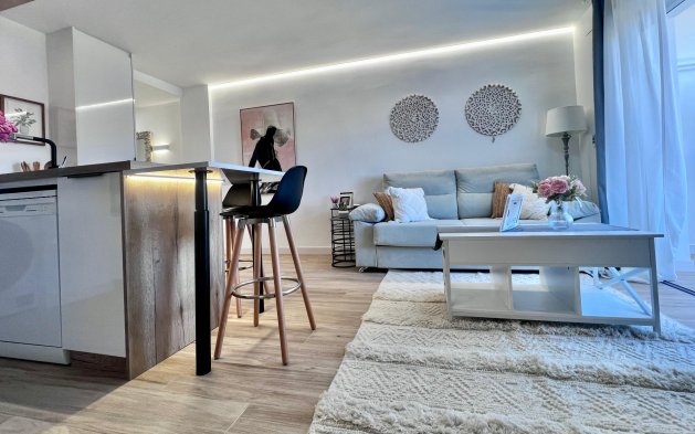 Resale - Apartment / flat - Torrevieja - Punta Prima