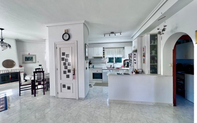 Resale - Villa - Orihuela Costa - La Zenia