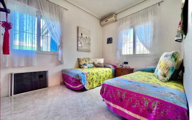 Resale - Villa - Orihuela Costa - La Zenia