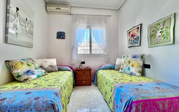 Resale - Villa - Orihuela Costa - La Zenia