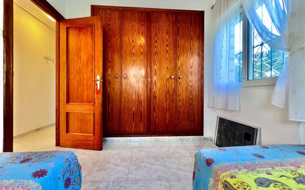 Resale - Villa - Orihuela Costa - La Zenia