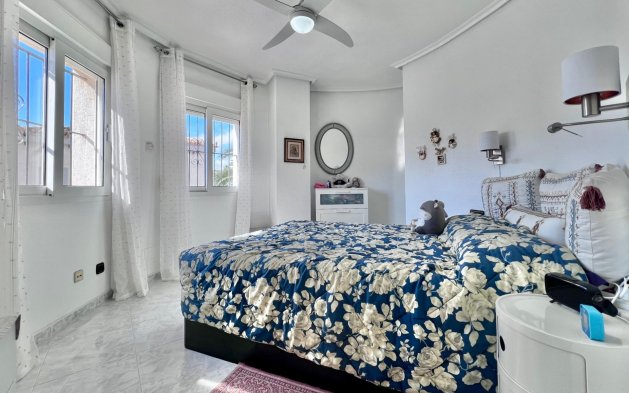 Resale - Villa - Orihuela Costa - La Zenia